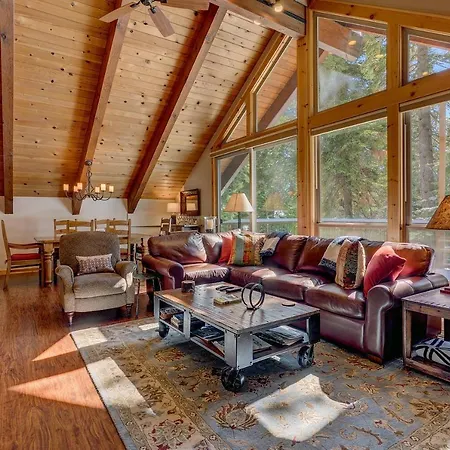 Edelweiss Retreat- Close To Lake And Ski Resorts- Pet Friendly- Hot Tub